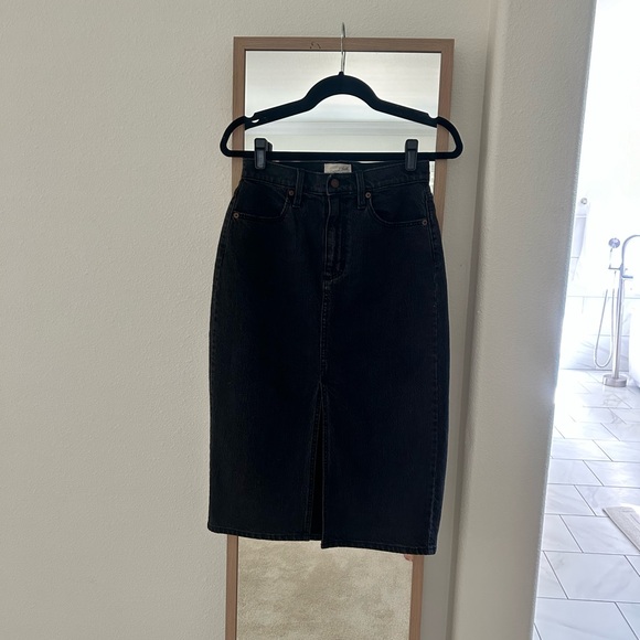 Universal Thread High Rise Denim Midi Skirt in 4 - Picture 4 of 6